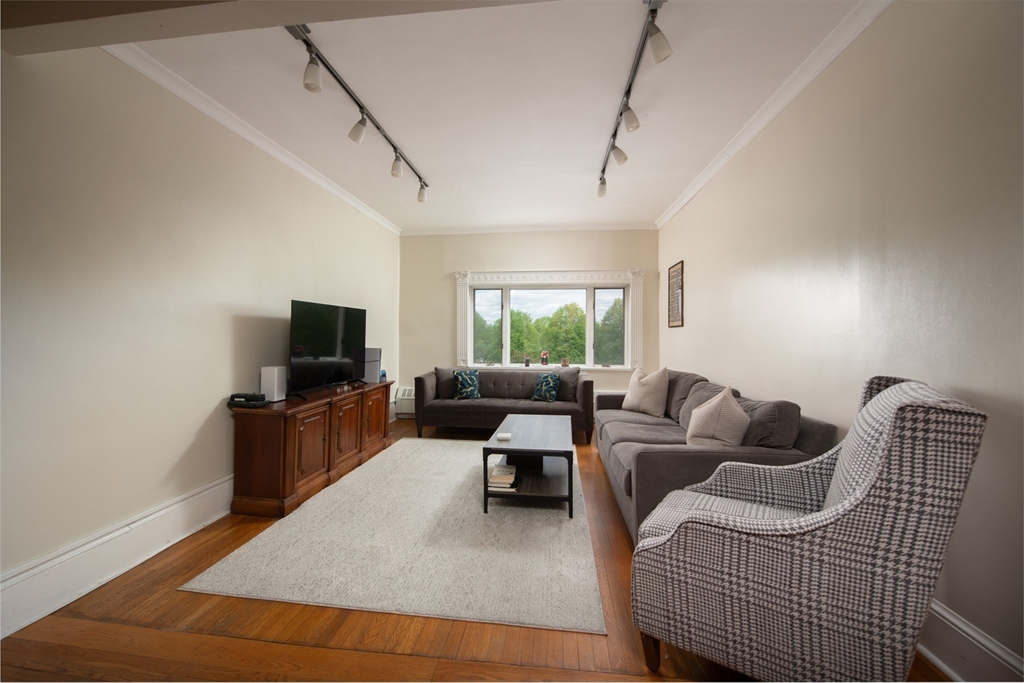 520 Beacon St # 4A