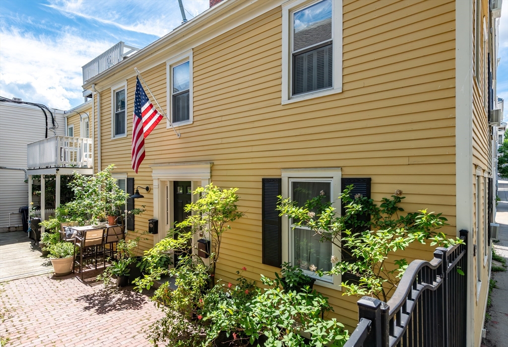89 School St # 2
