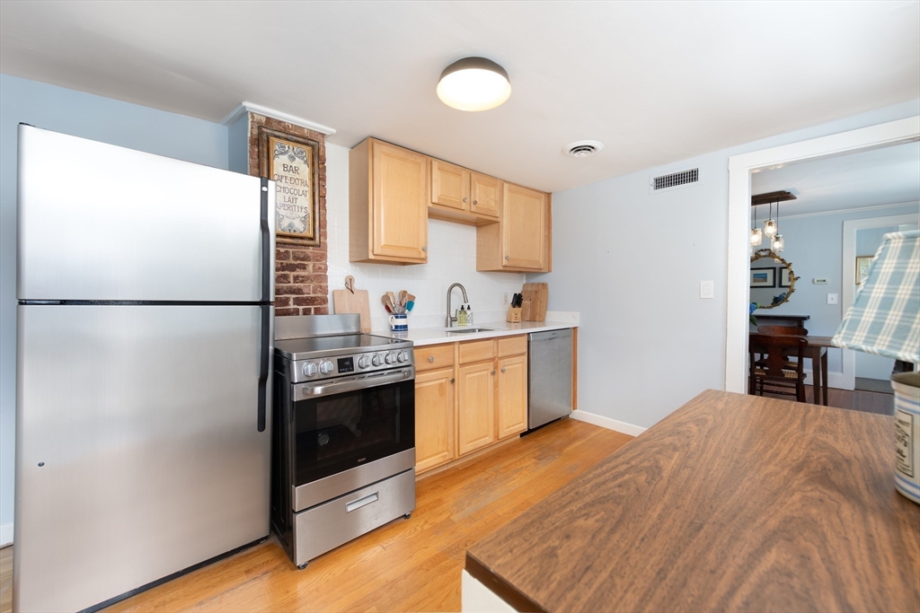 89 School St # 2