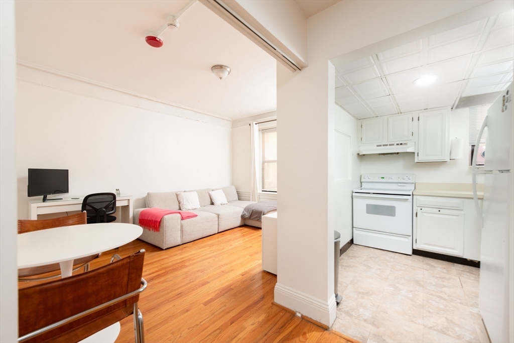 466 Commonwealth Ave # 206