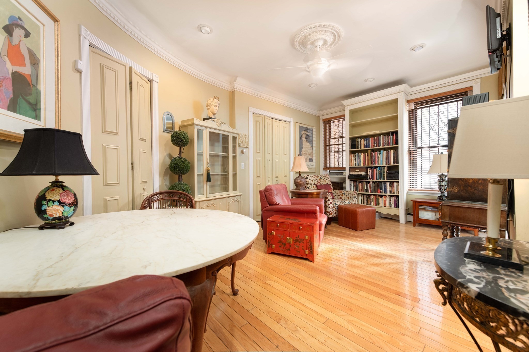 362 Commonwealth Ave Unit: 2EF