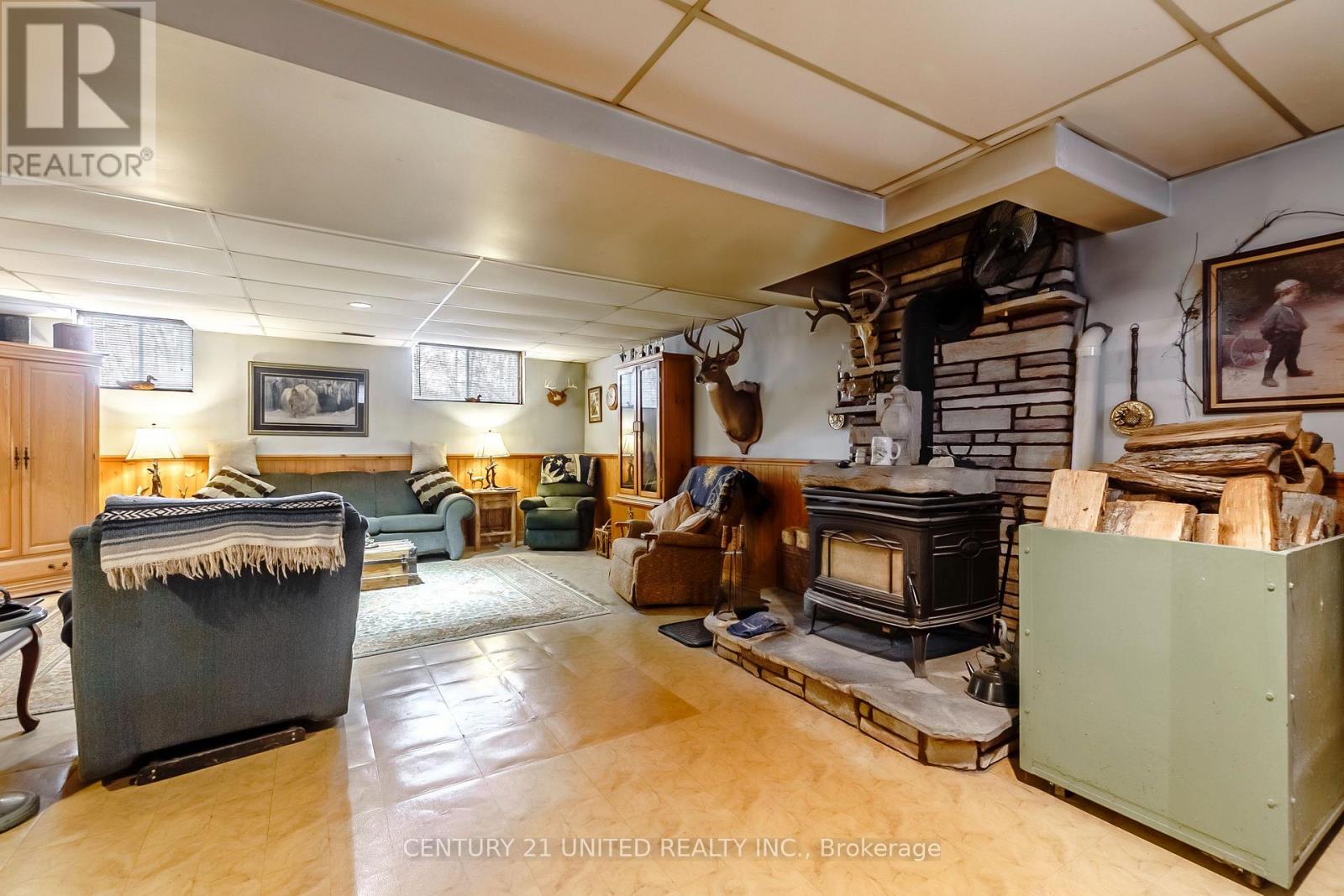 524 HILLSIDE DRIVE