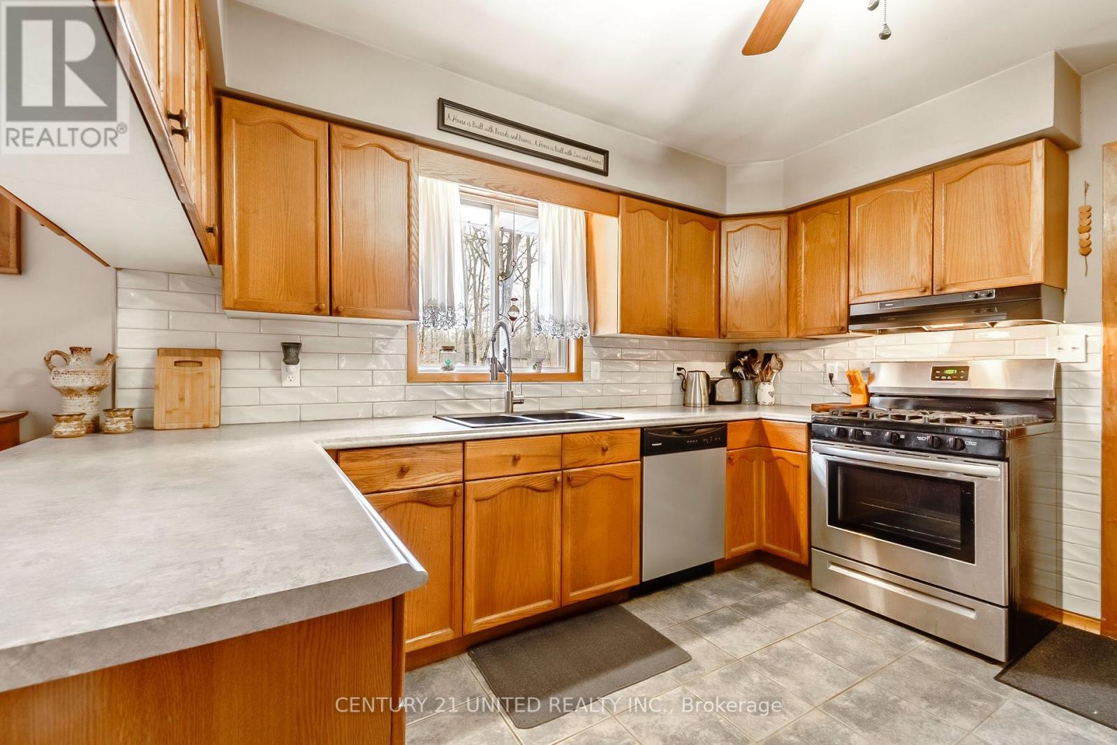 524 HILLSIDE DRIVE