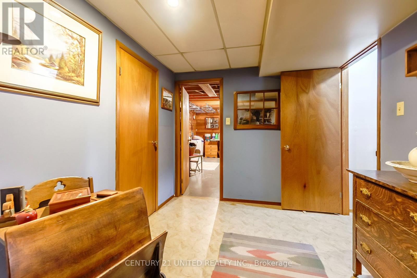 524 HILLSIDE DRIVE