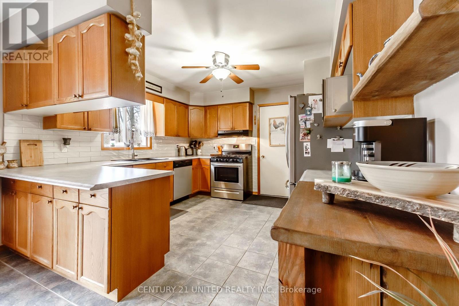 524 HILLSIDE DRIVE