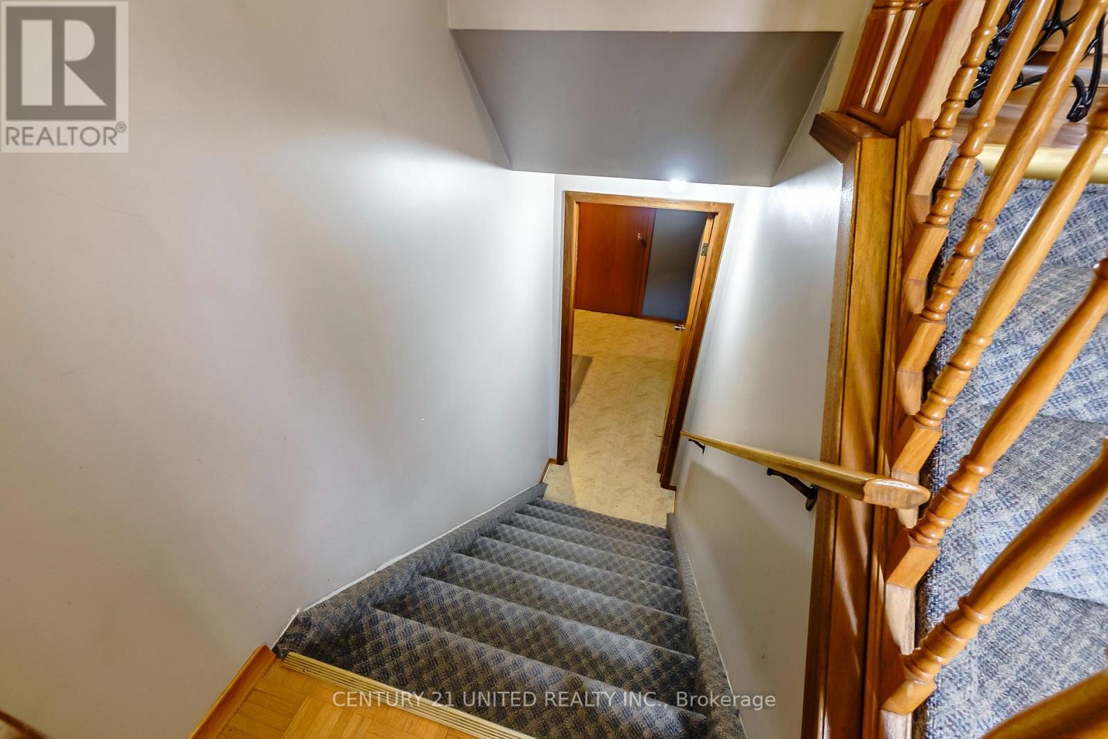 524 HILLSIDE DRIVE