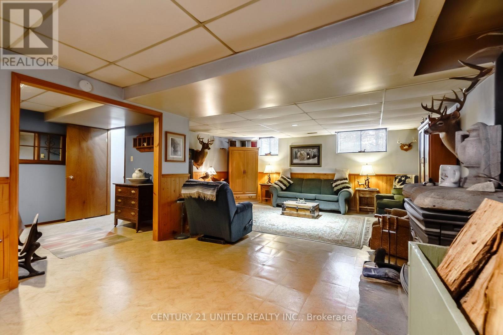 524 HILLSIDE DRIVE
