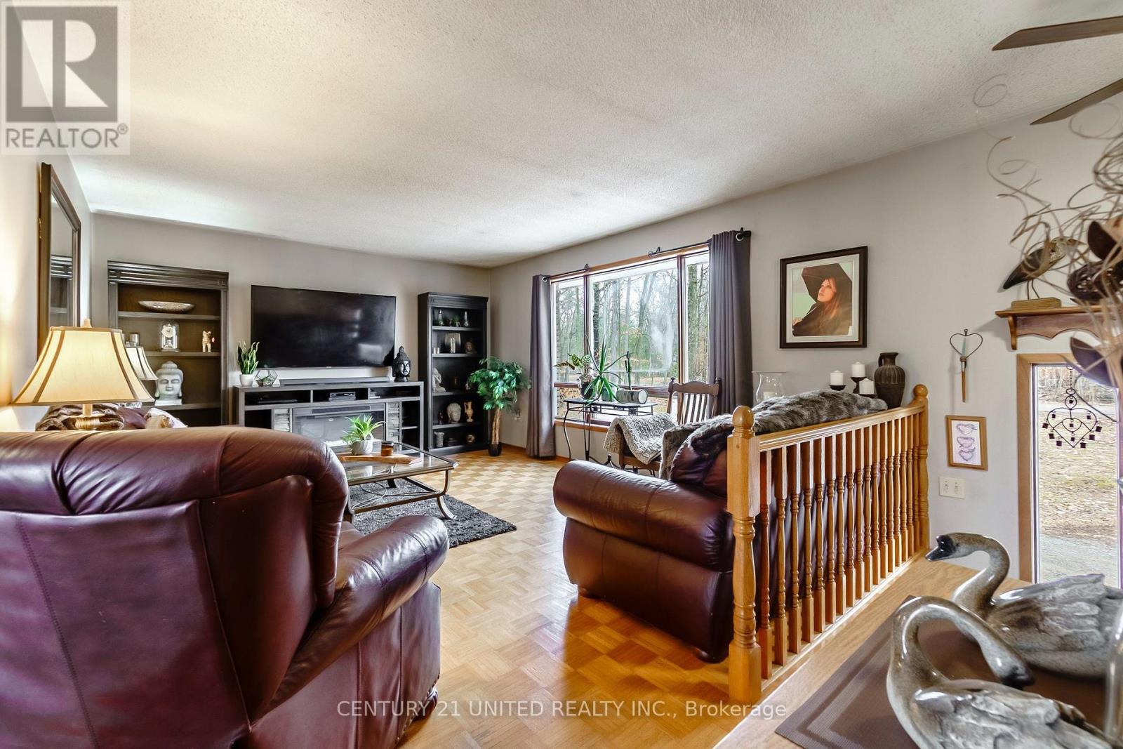 524 HILLSIDE DRIVE