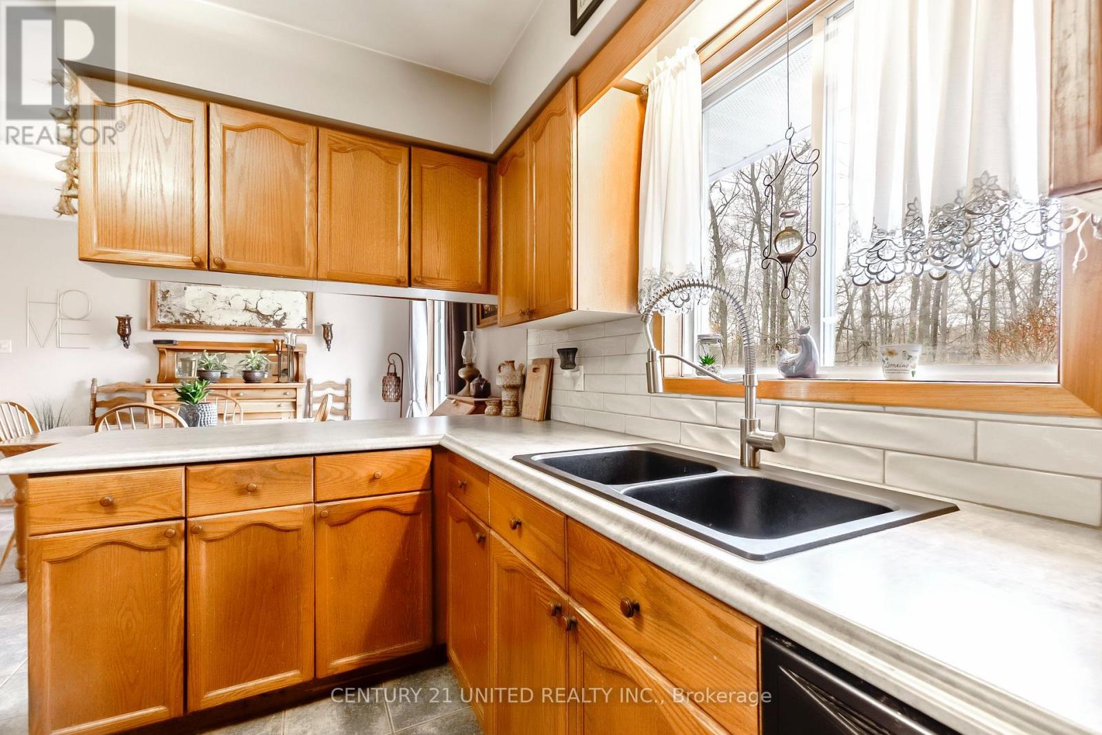 524 HILLSIDE DRIVE