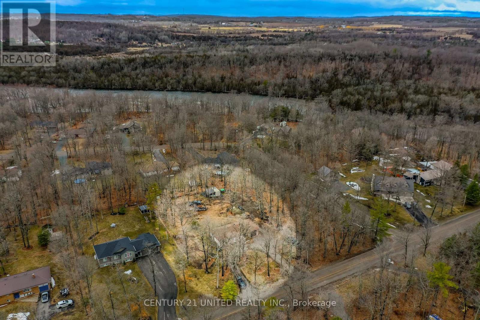 524 HILLSIDE DRIVE