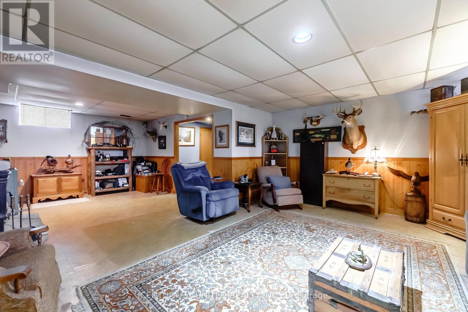 524 HILLSIDE DRIVE