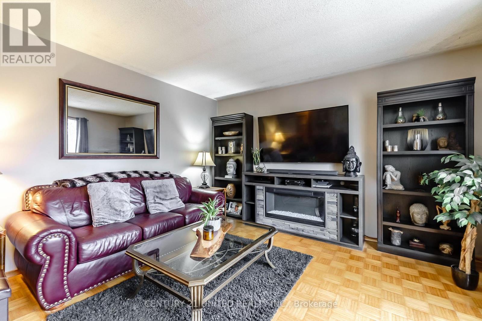 524 HILLSIDE DRIVE