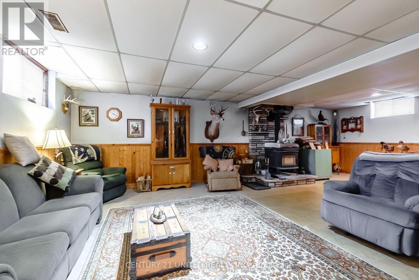 524 HILLSIDE DRIVE