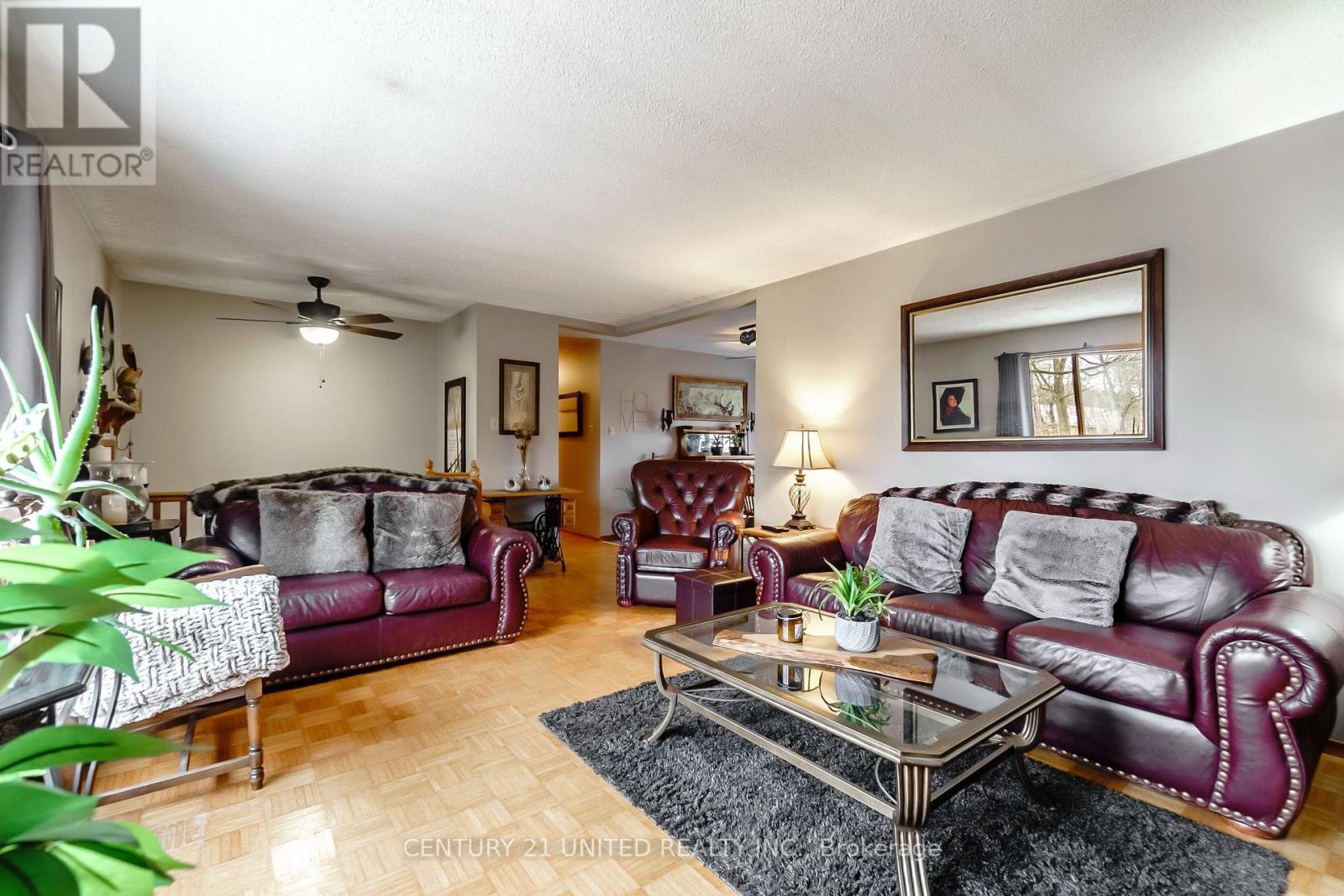 524 HILLSIDE DRIVE