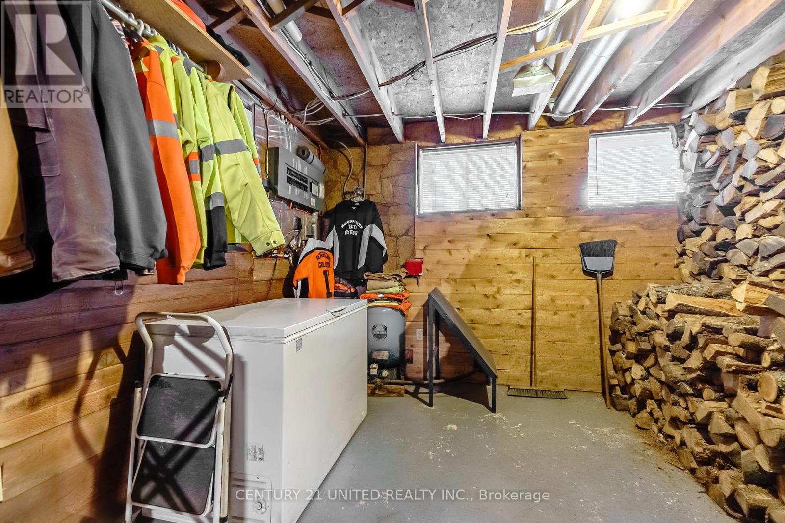 524 HILLSIDE DRIVE