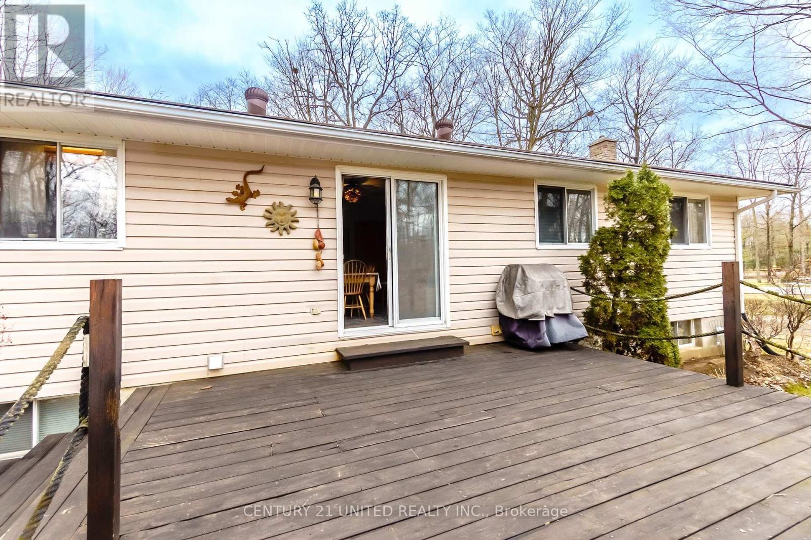 524 HILLSIDE DRIVE