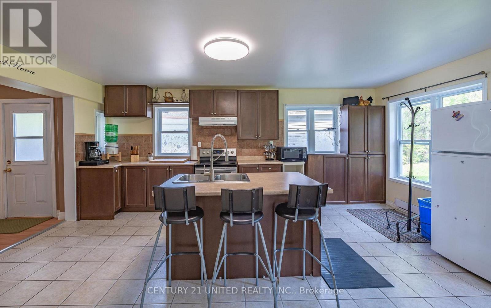 1035 JARVIS LANE