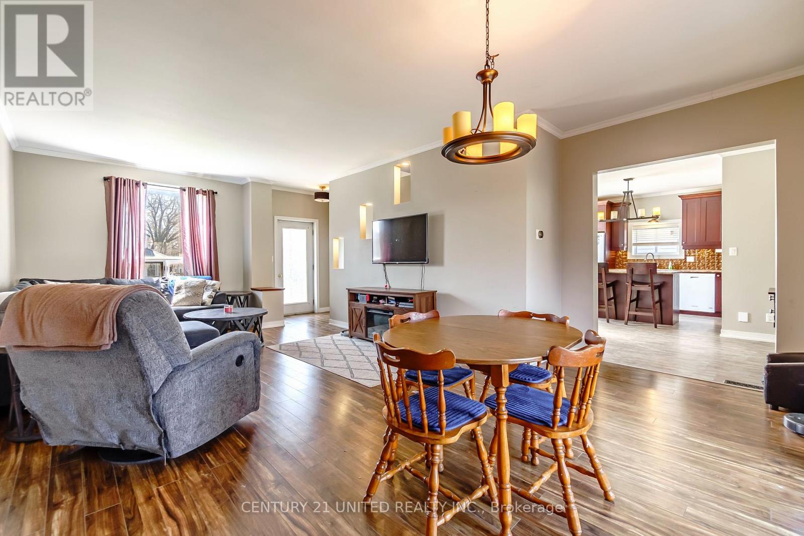 15 MATHISON STREET E