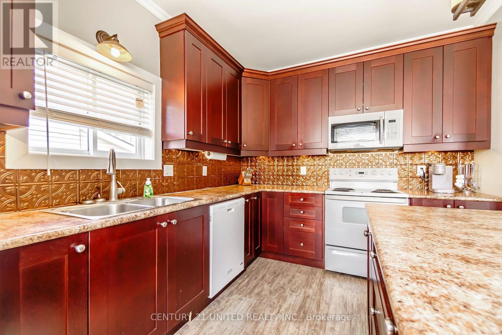 15 MATHISON STREET E