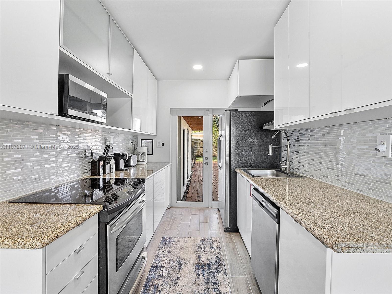 821 SW 25th St