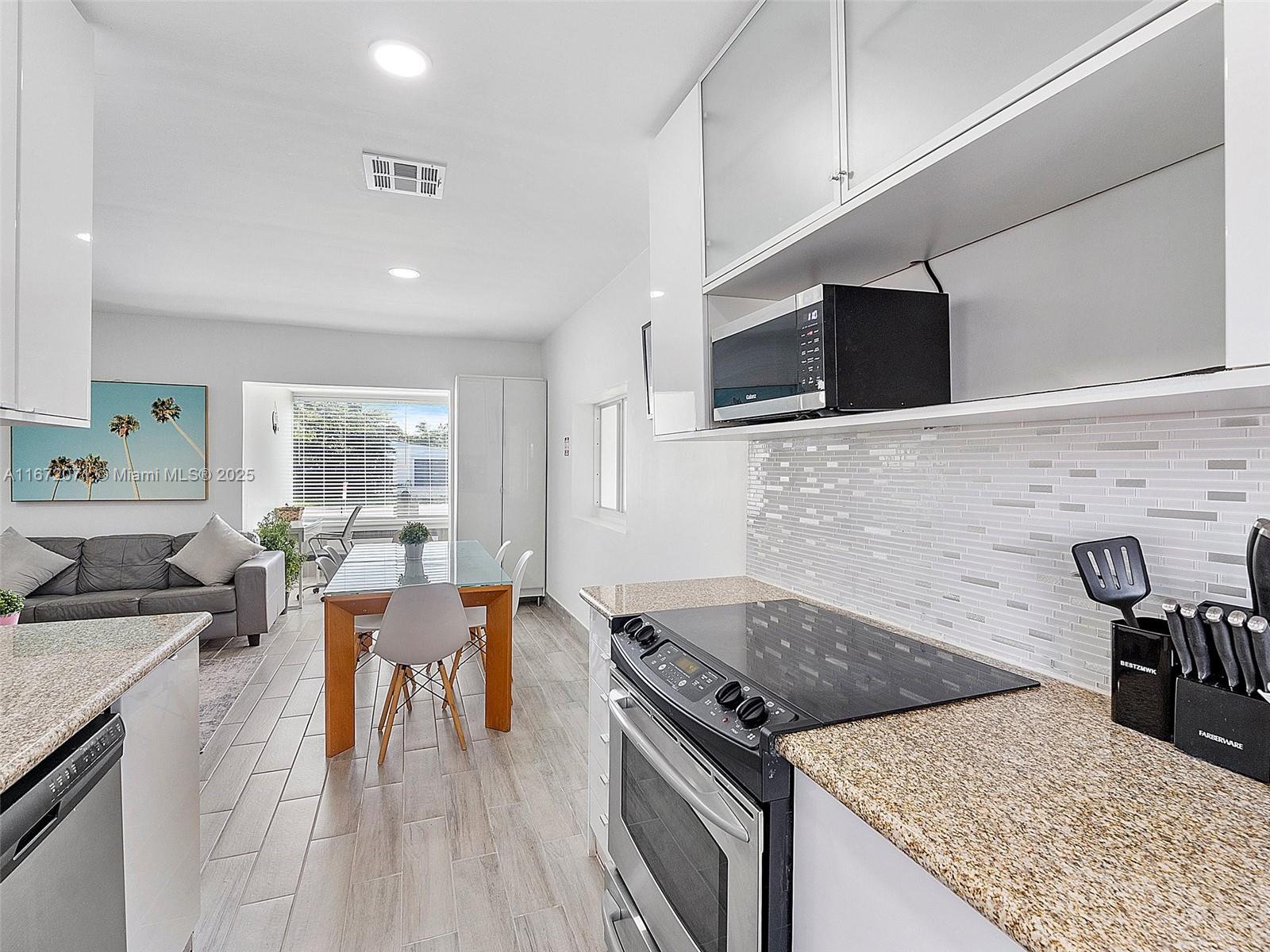 821 SW 25th St