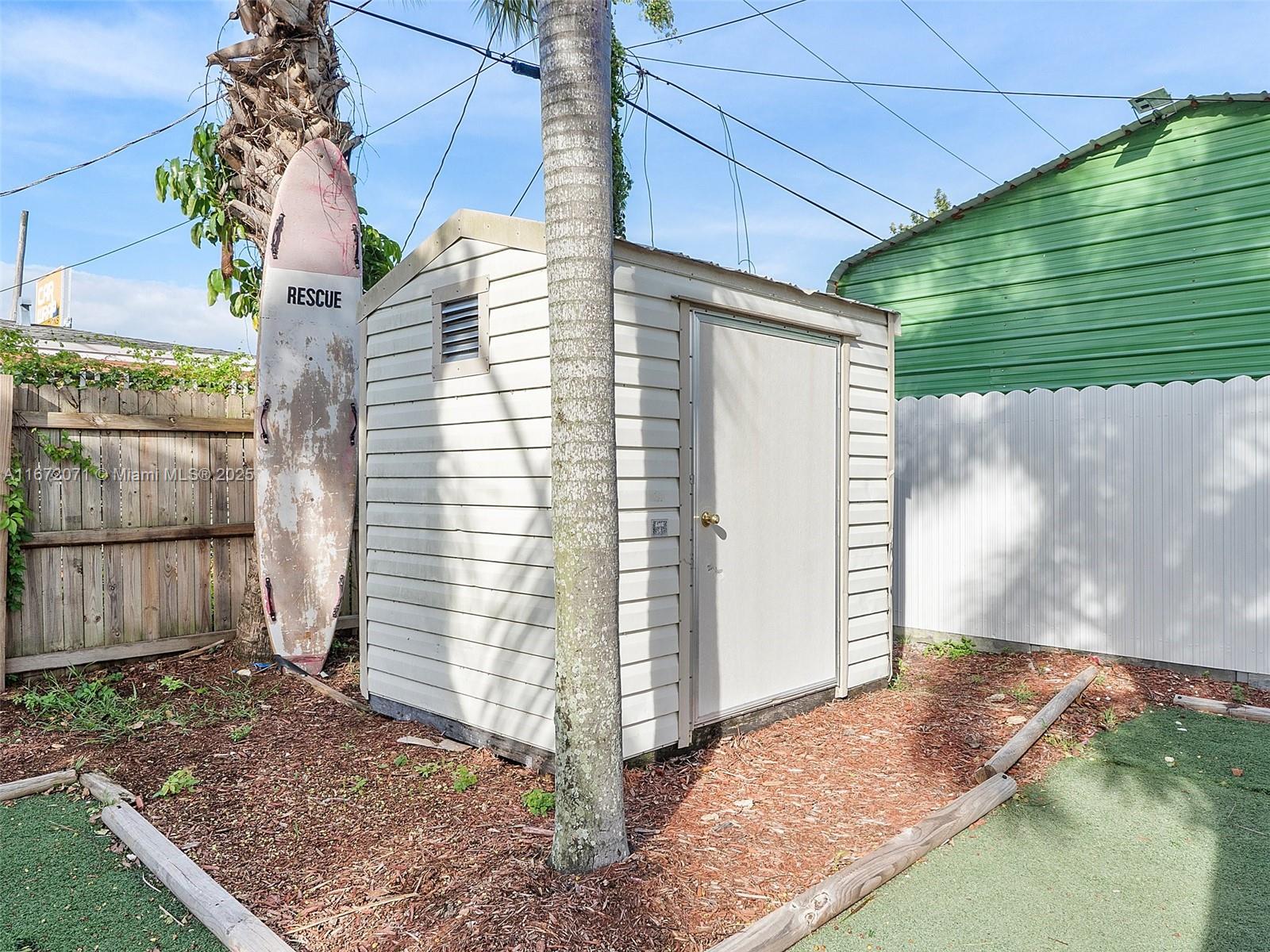 821 SW 25th St