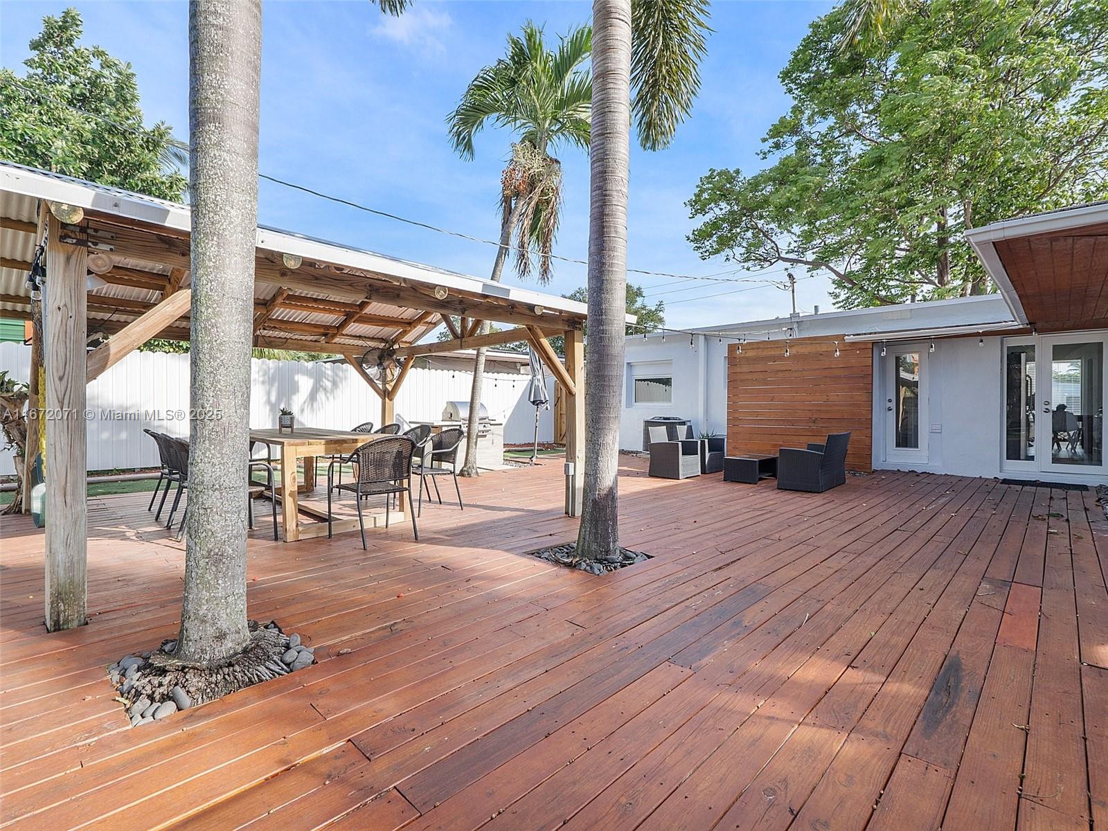 821 SW 25th St