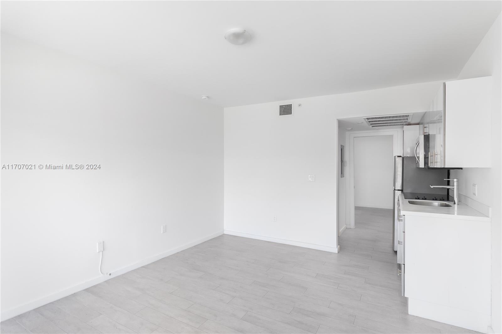 1601 Meridian Ave # 207