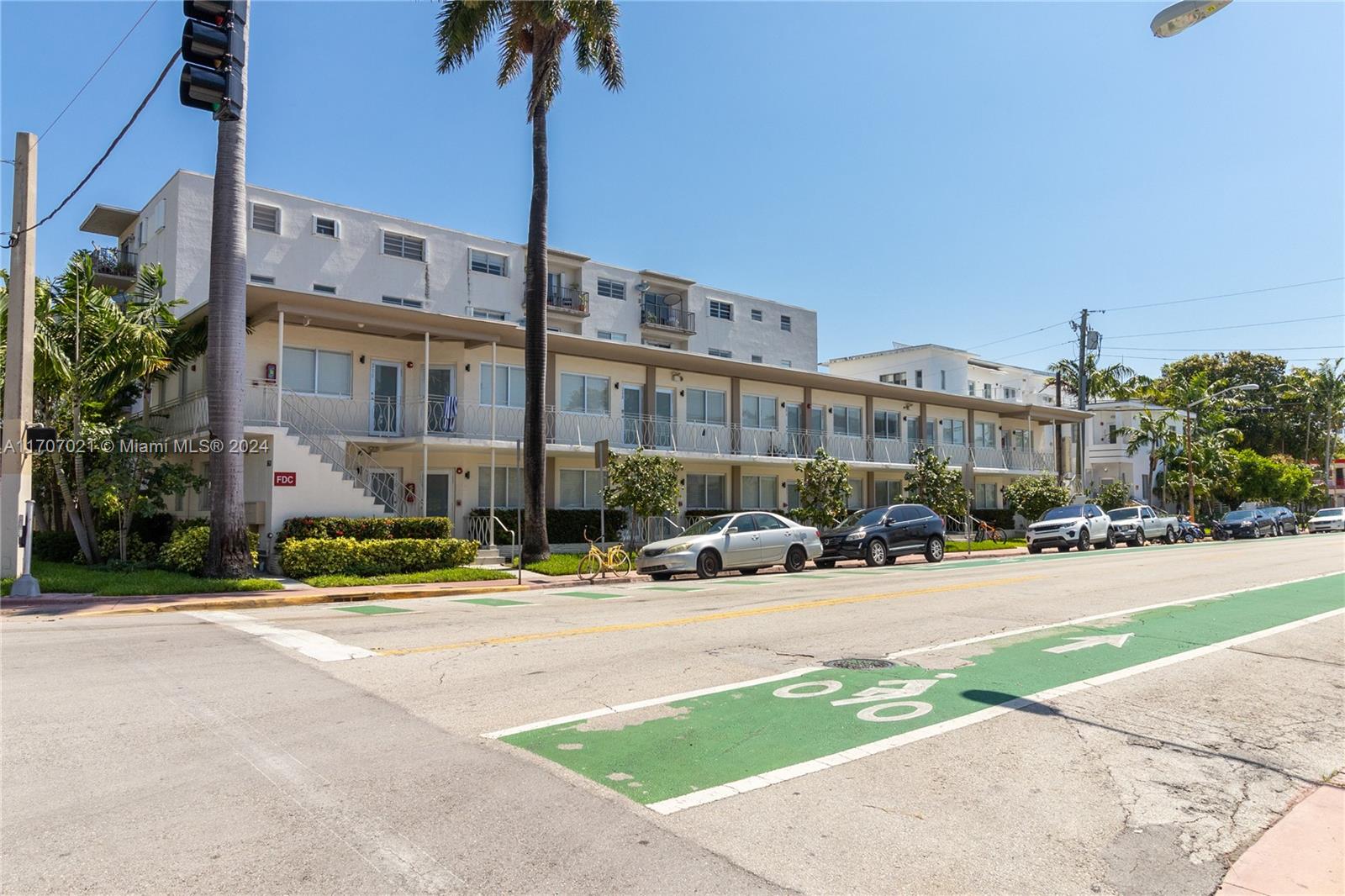 1601 Meridian Ave # 207
