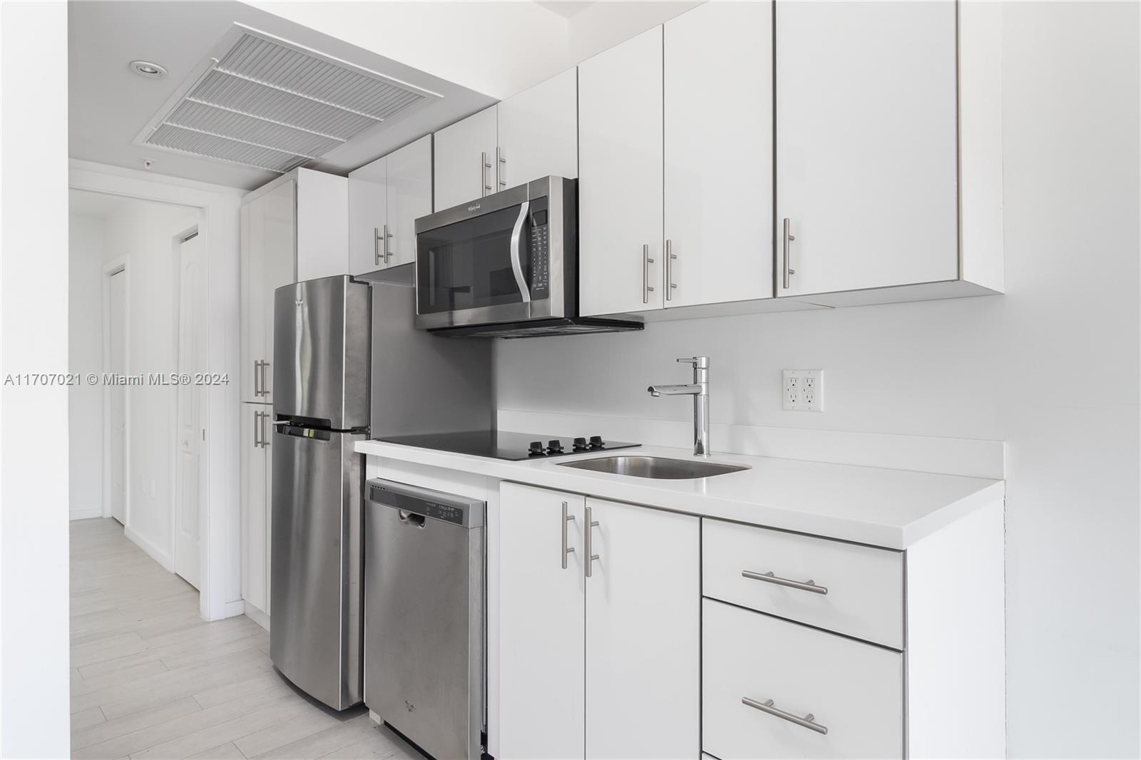 1601 Meridian Ave # 207