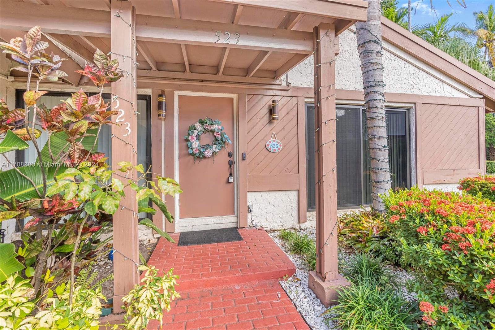 523 Leslie Dr