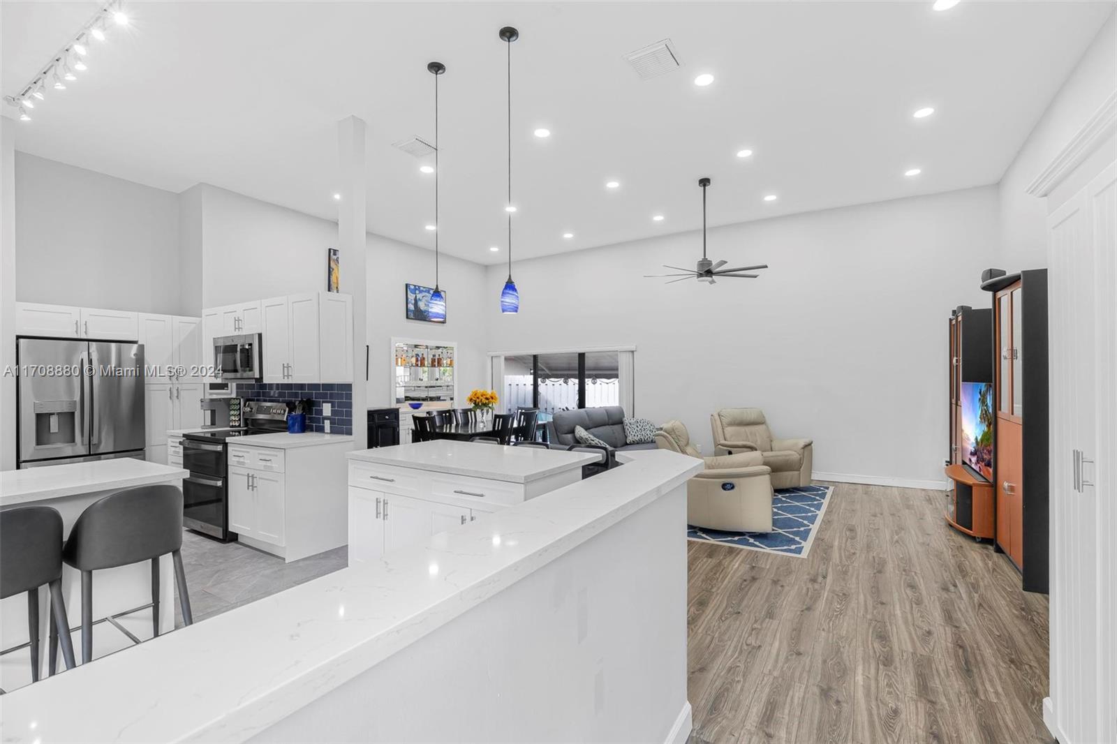 523 Leslie Dr