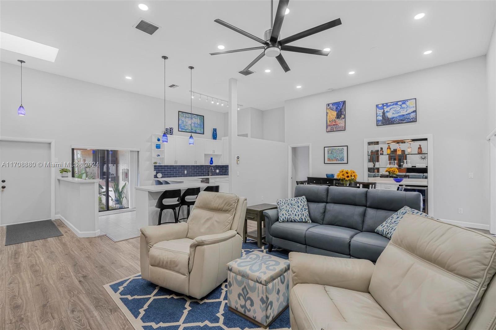 523 Leslie Dr