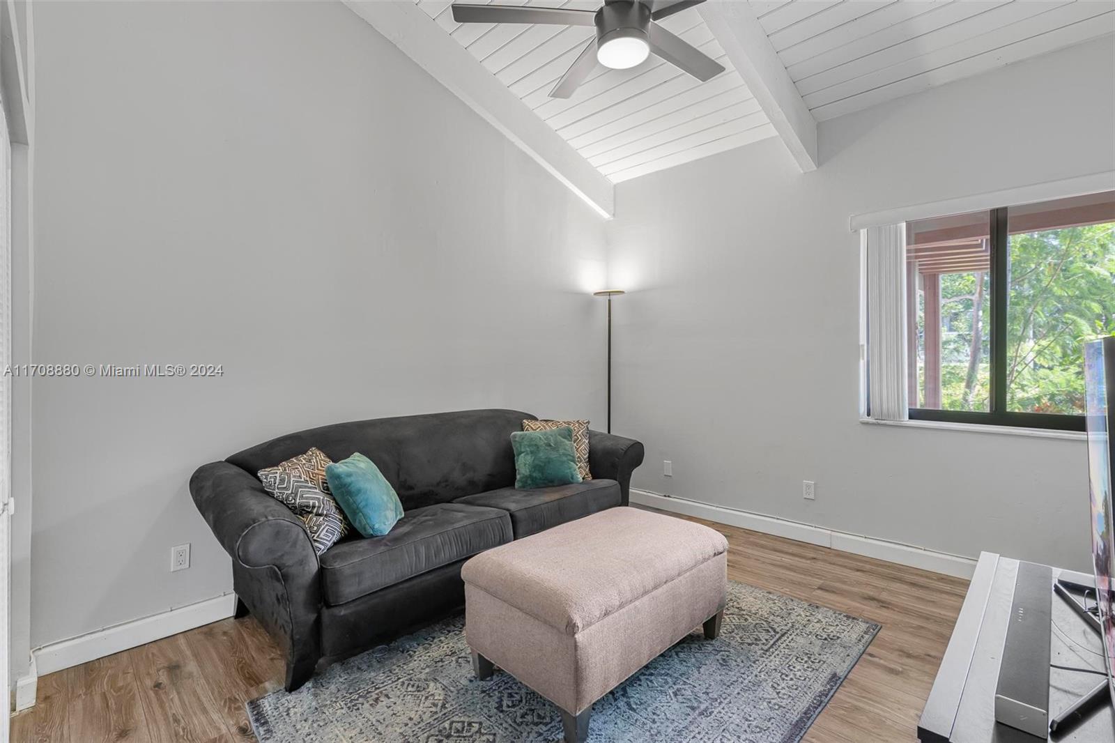 523 Leslie Dr