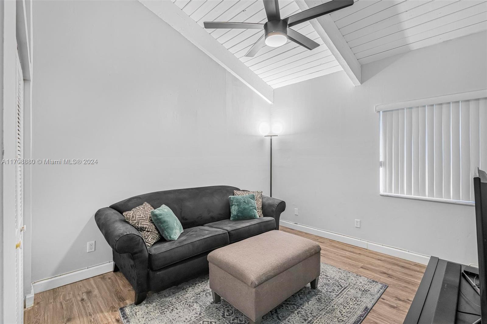 523 Leslie Dr