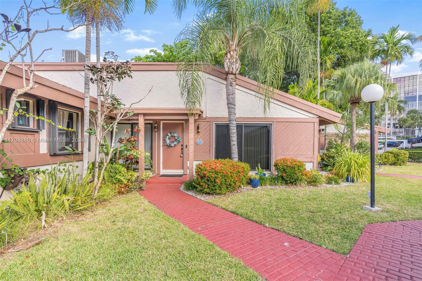 523 Leslie Dr