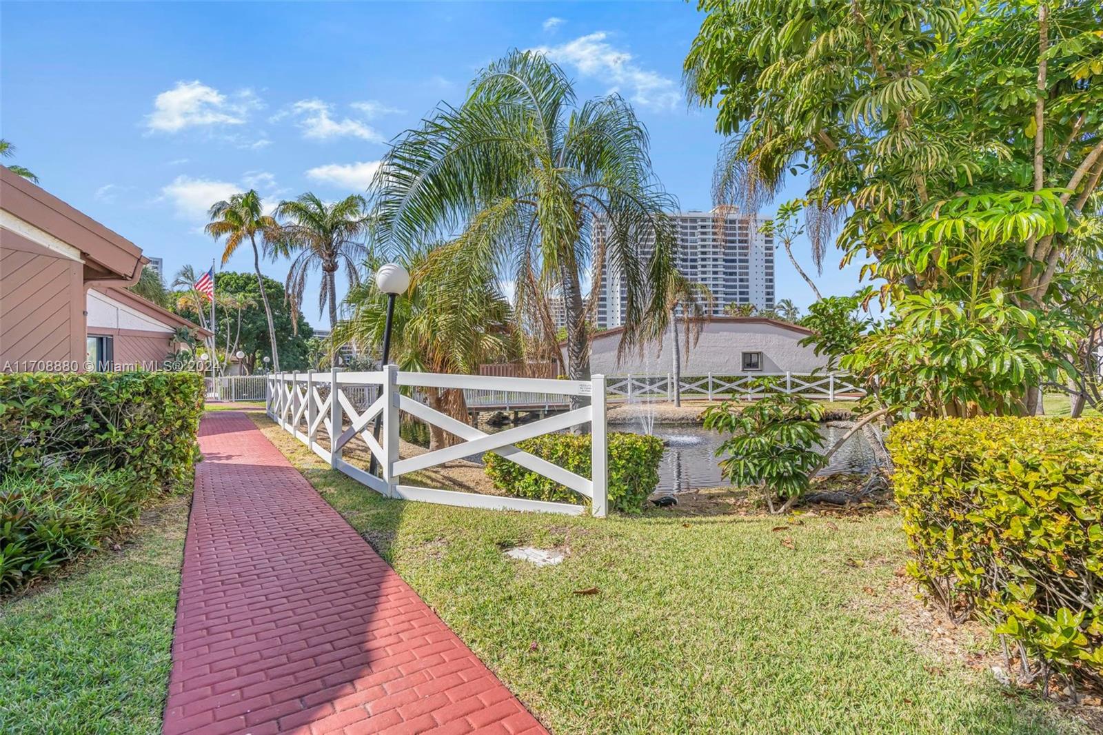 523 Leslie Dr