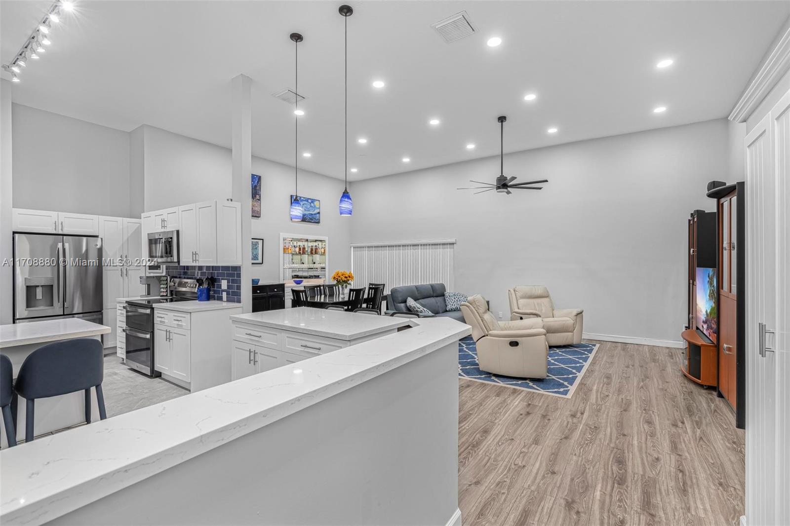 523 Leslie Dr
