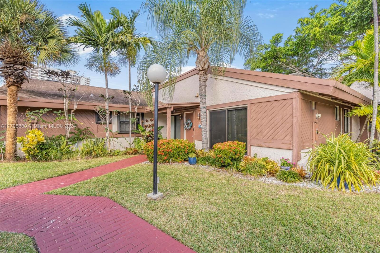 523 Leslie Dr