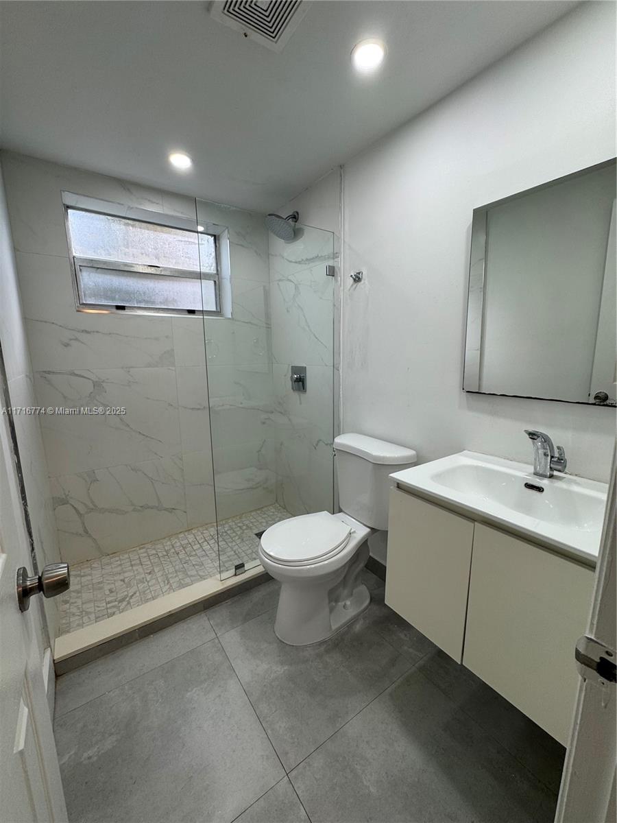 734 Meridian Ave # 2