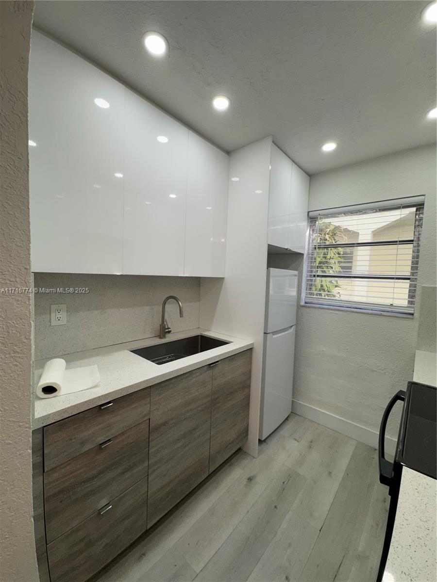 734 Meridian Ave # 2