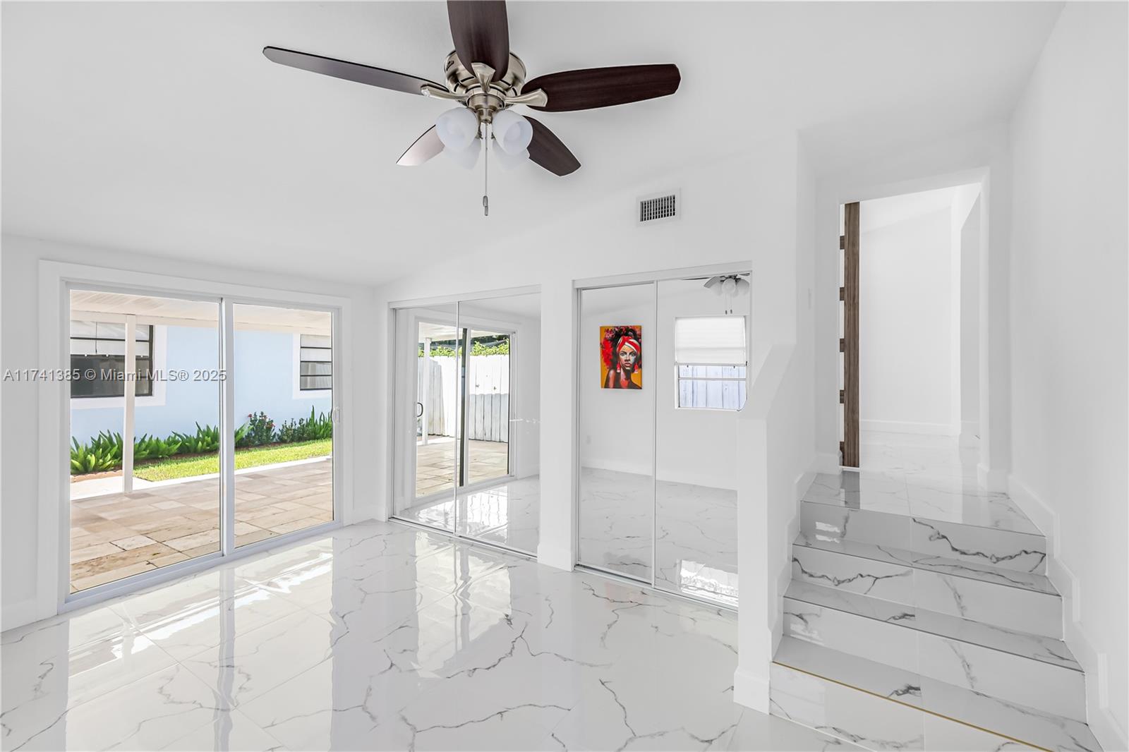 2431 SW 19th St Unit: Front