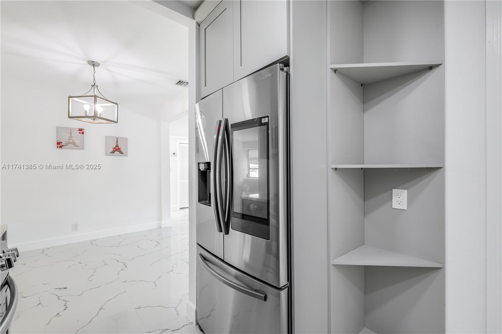 2431 SW 19th St Unit: Front