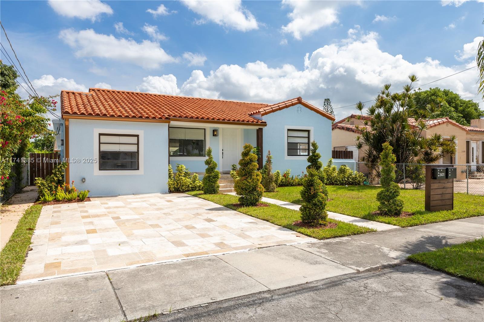 2431 SW 19th St Unit: Front