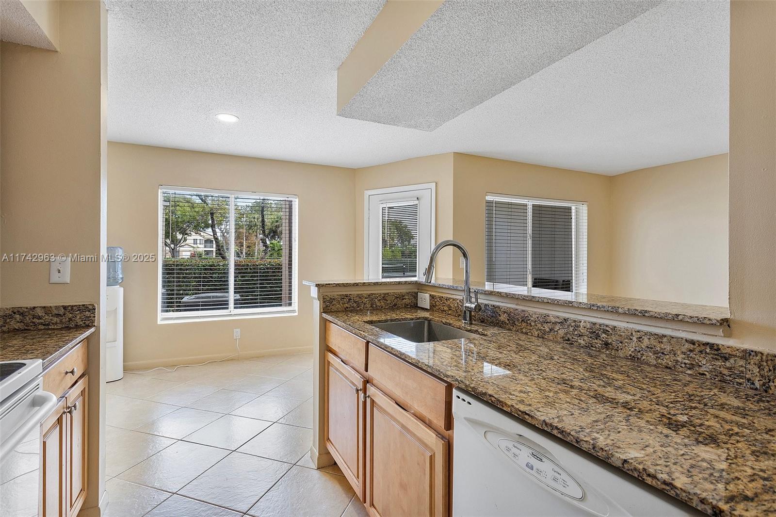 815 W Boynton Beach Blvd Unit: 12-102