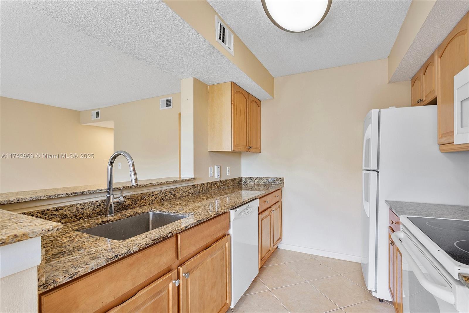 815 W Boynton Beach Blvd Unit: 12-102