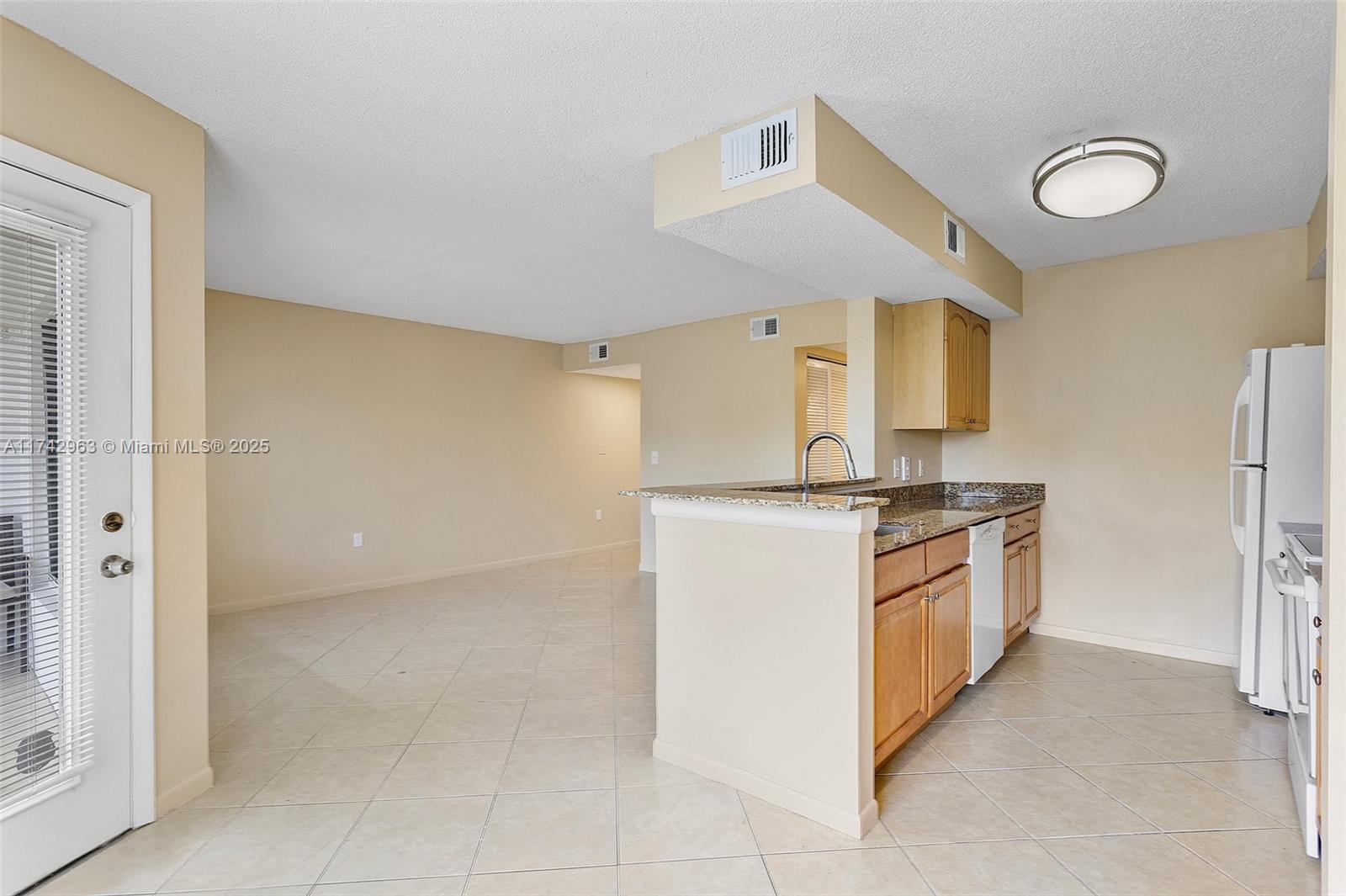 815 W Boynton Beach Blvd Unit: 12-102