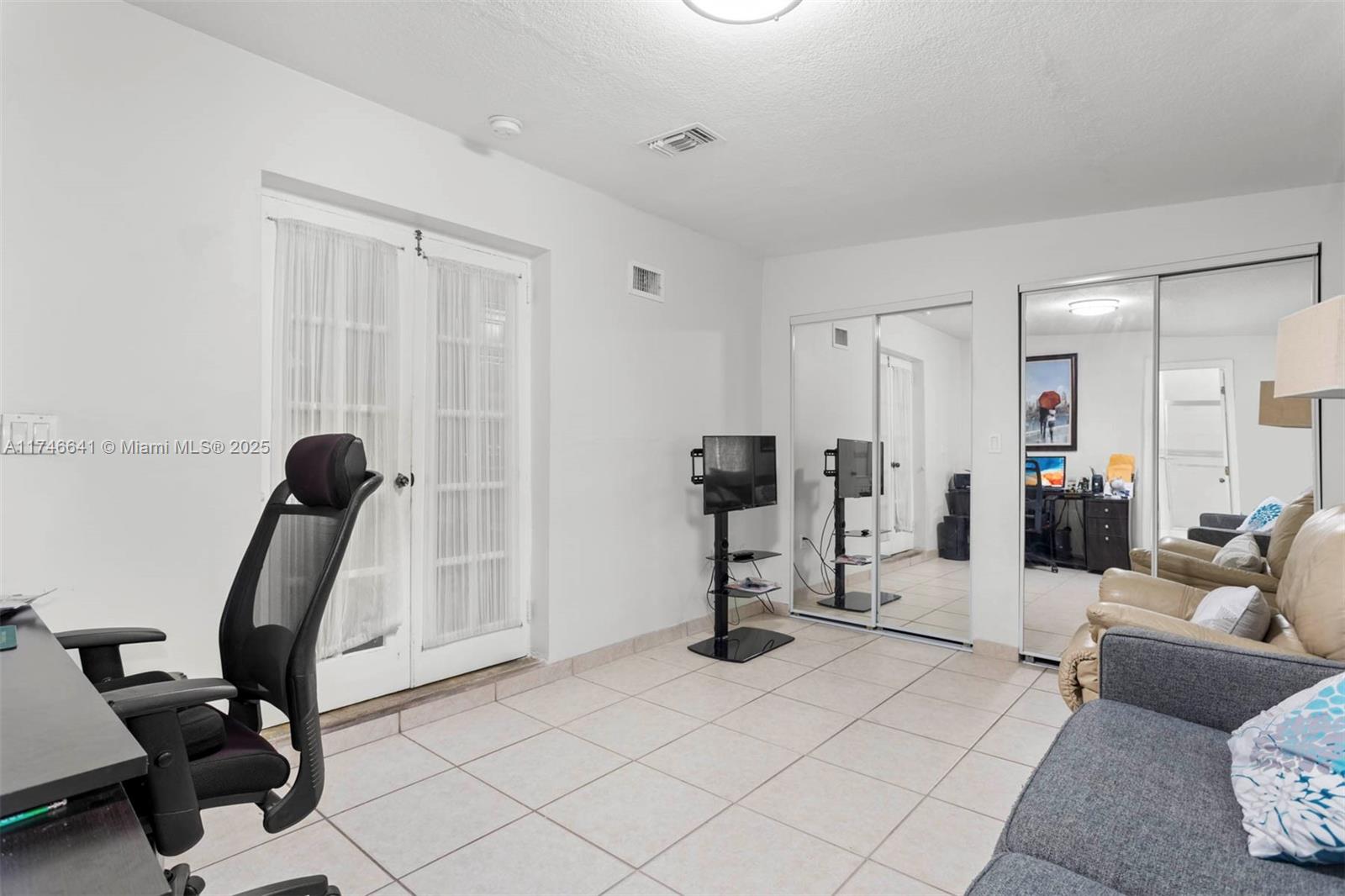 1143 SW 22nd Ter