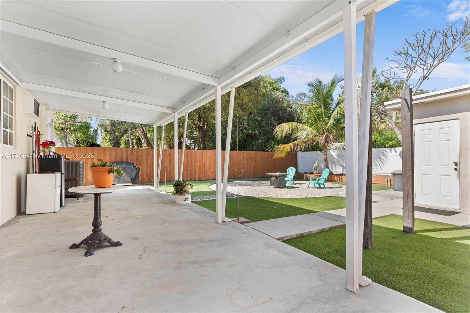 1143 SW 22nd Ter