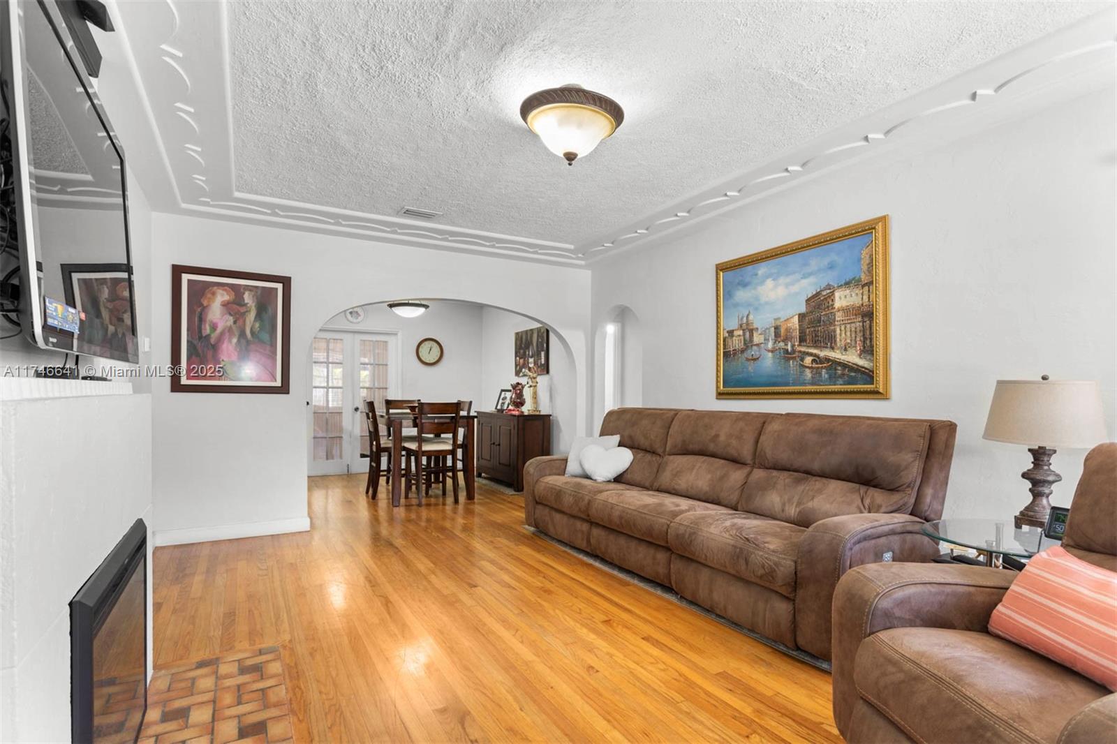 1143 SW 22nd Ter